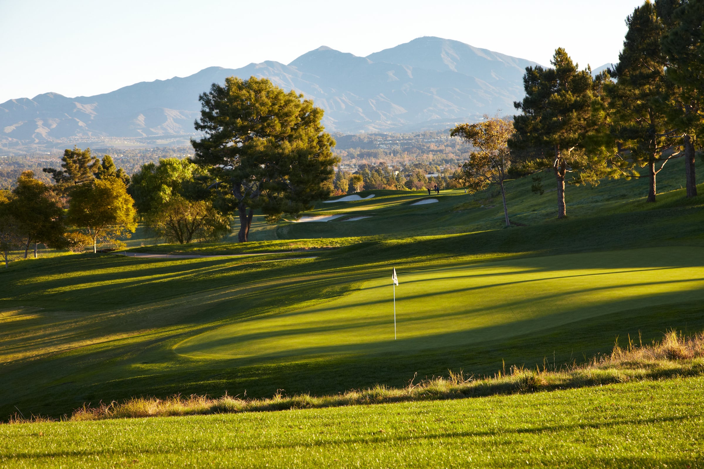 view of a golf course hole