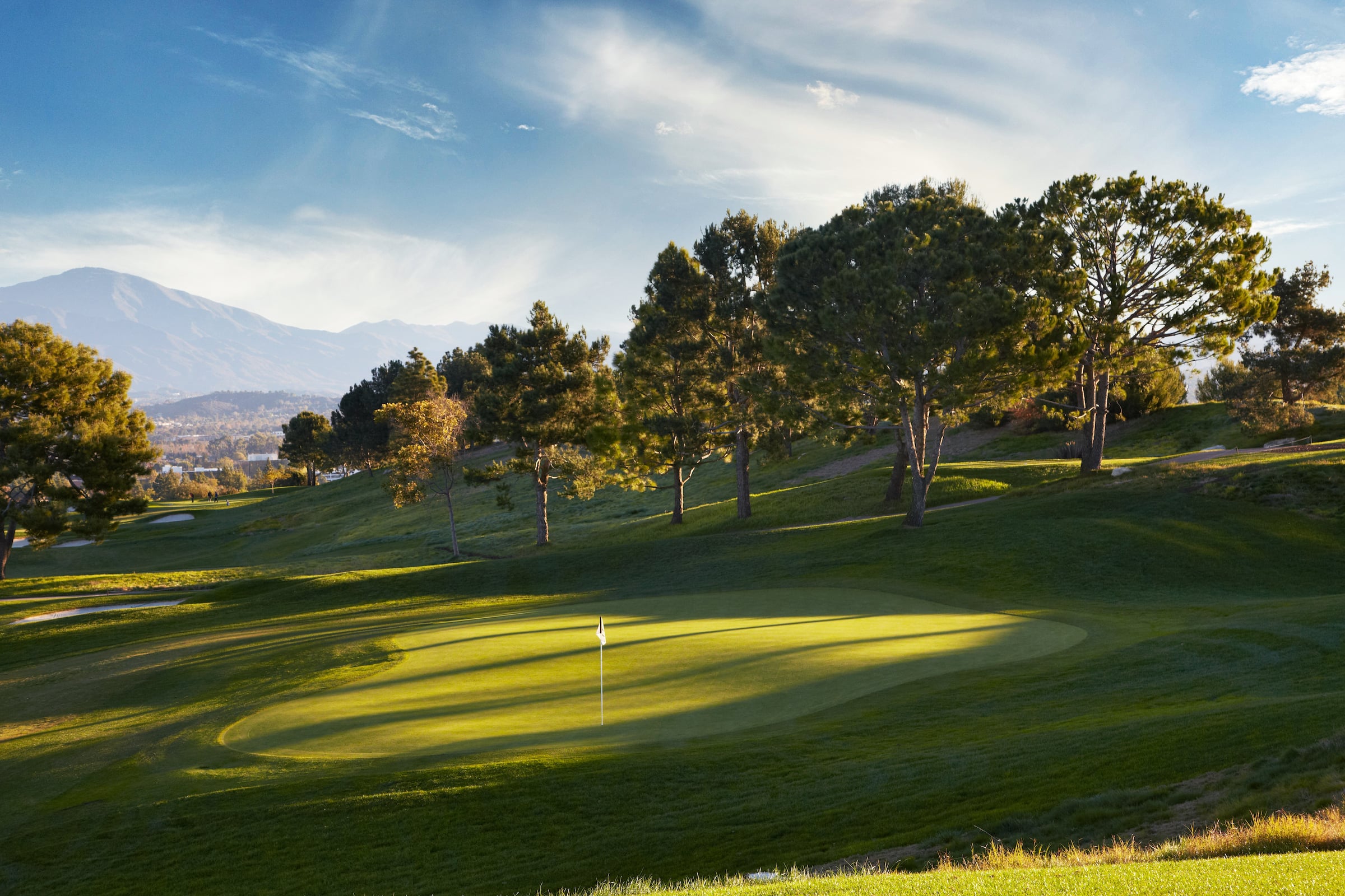 view of a golf course hole