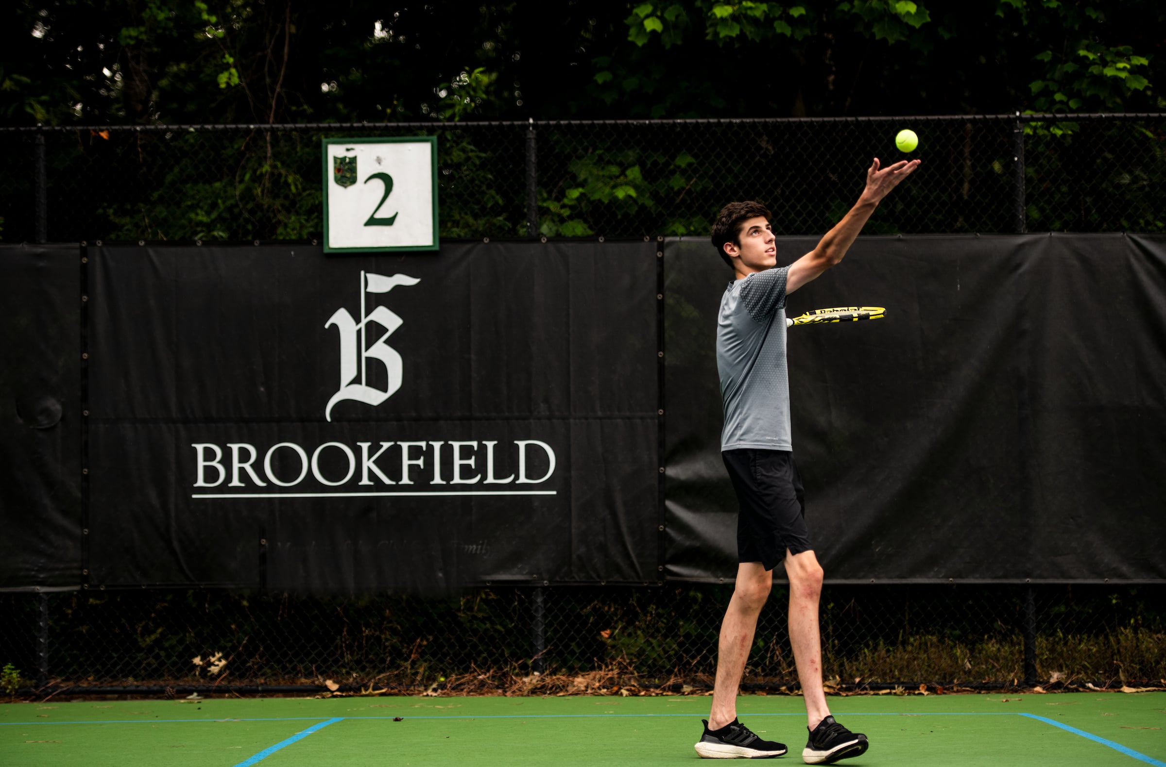 Man playing tennis