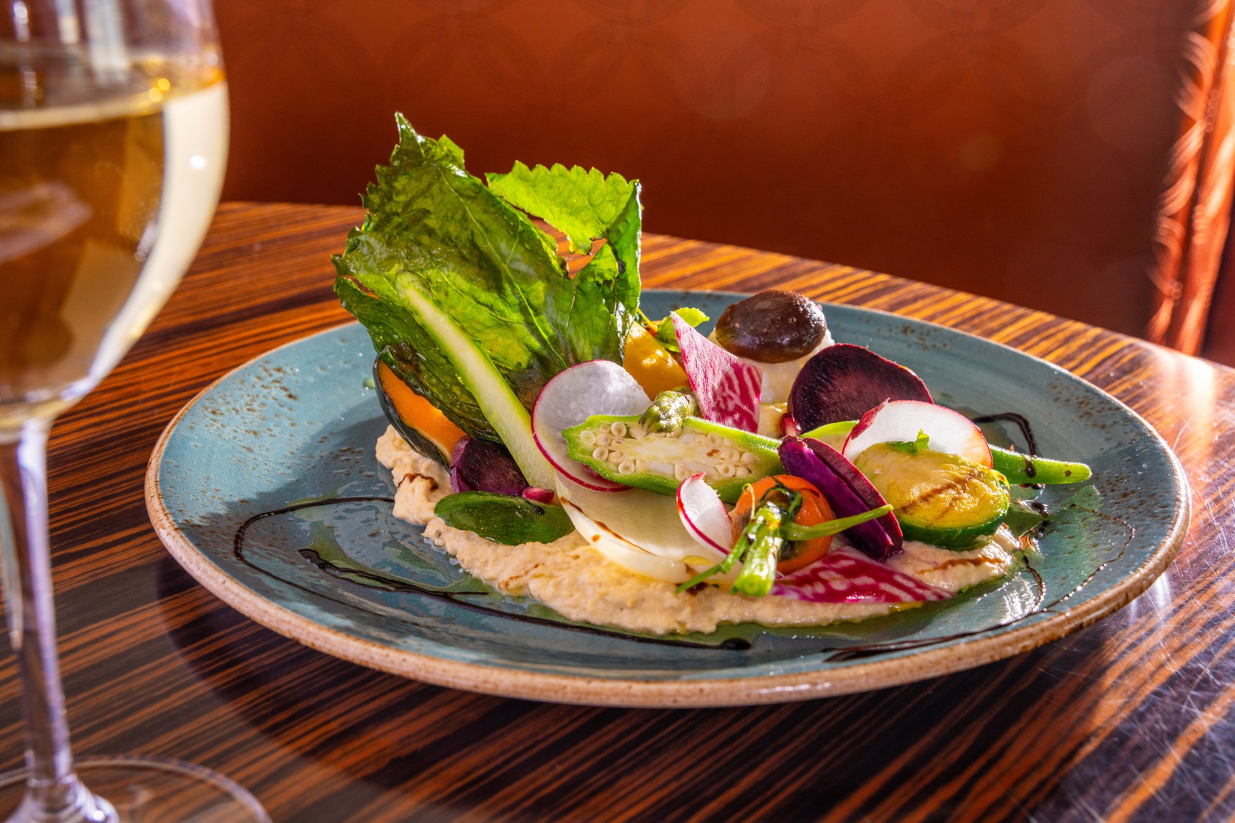 Hummus plate with veggies