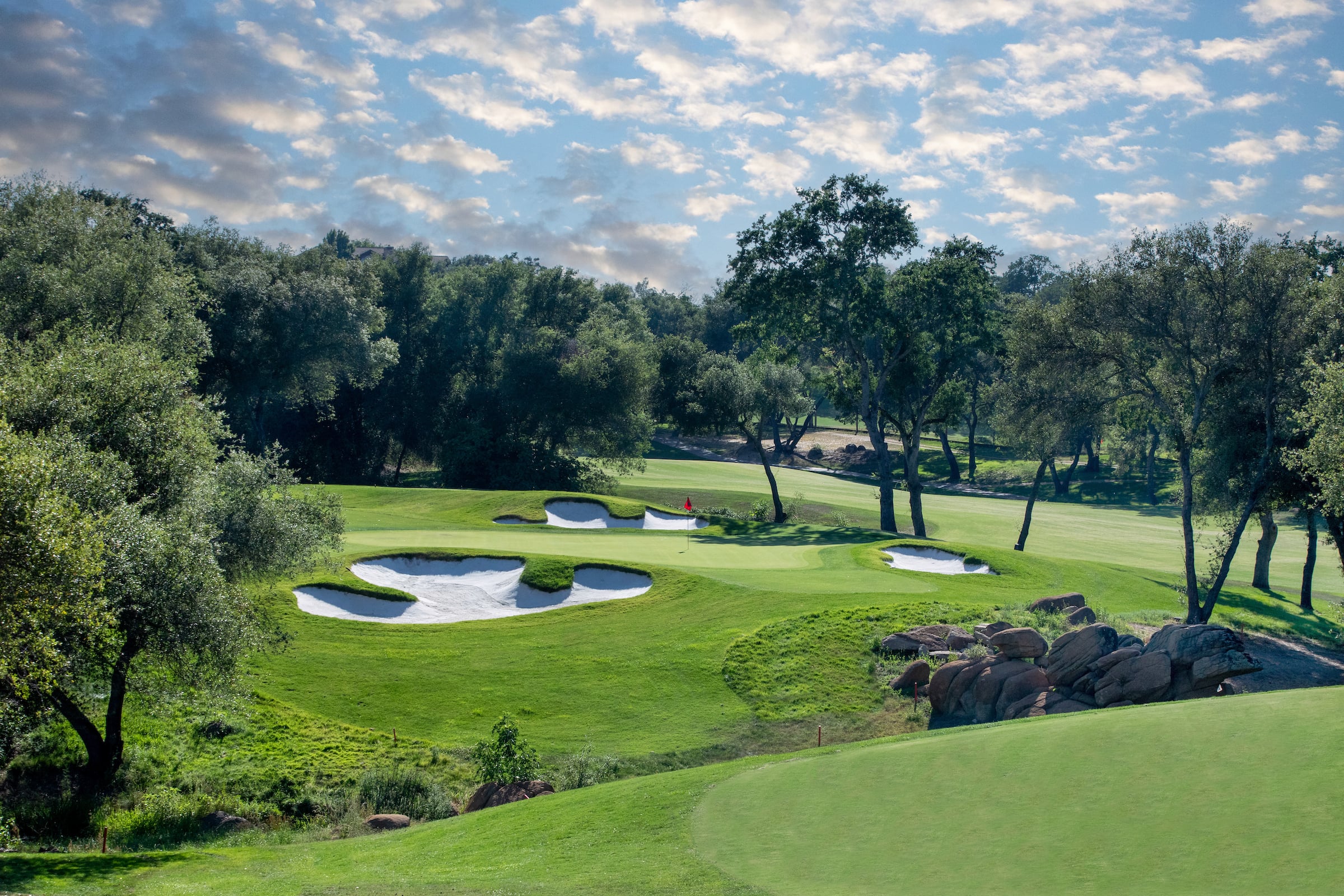 view of a golf course hole