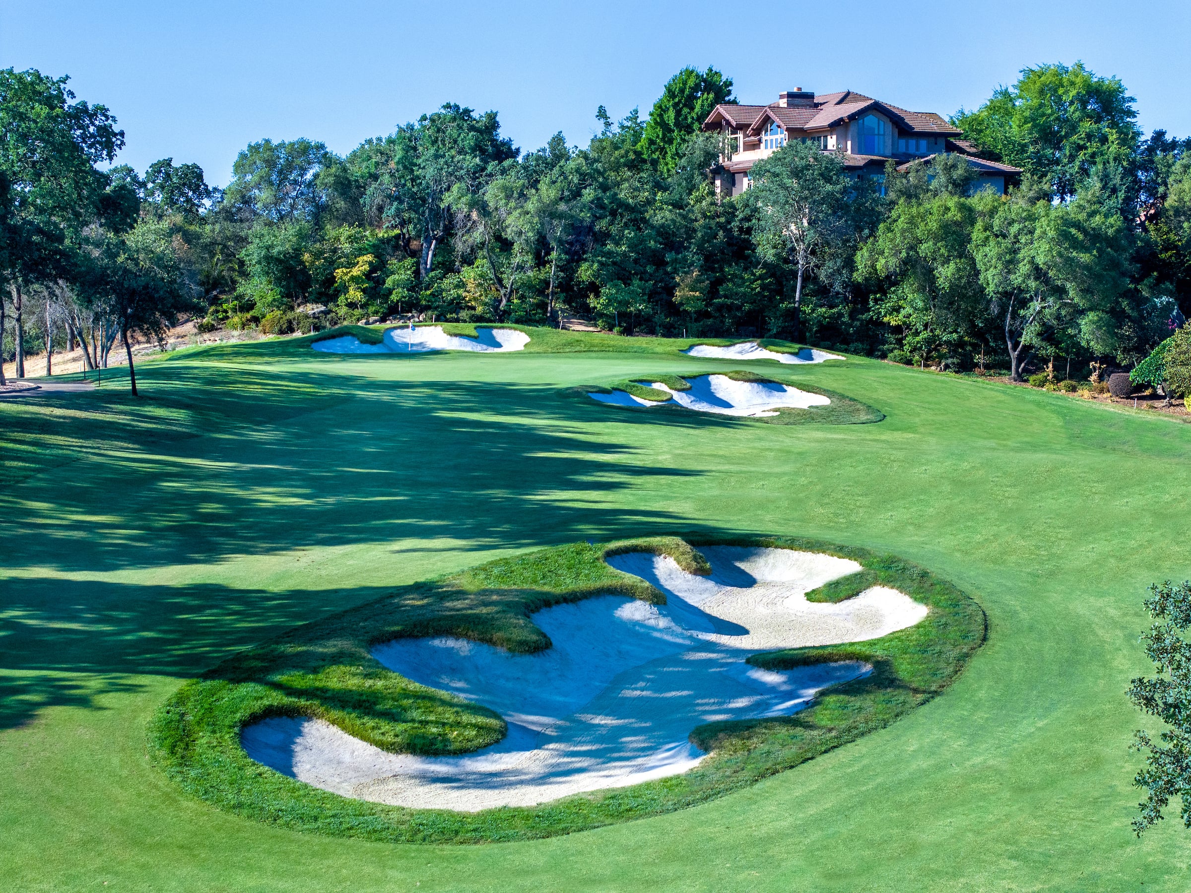 view of a golf course hole