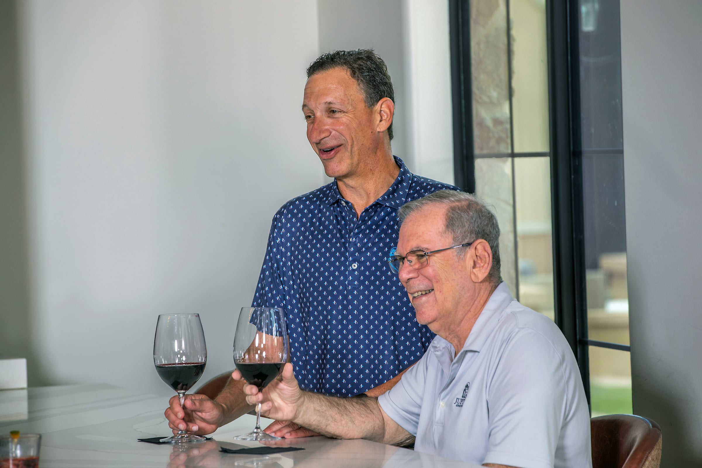 2 guys drinking wine