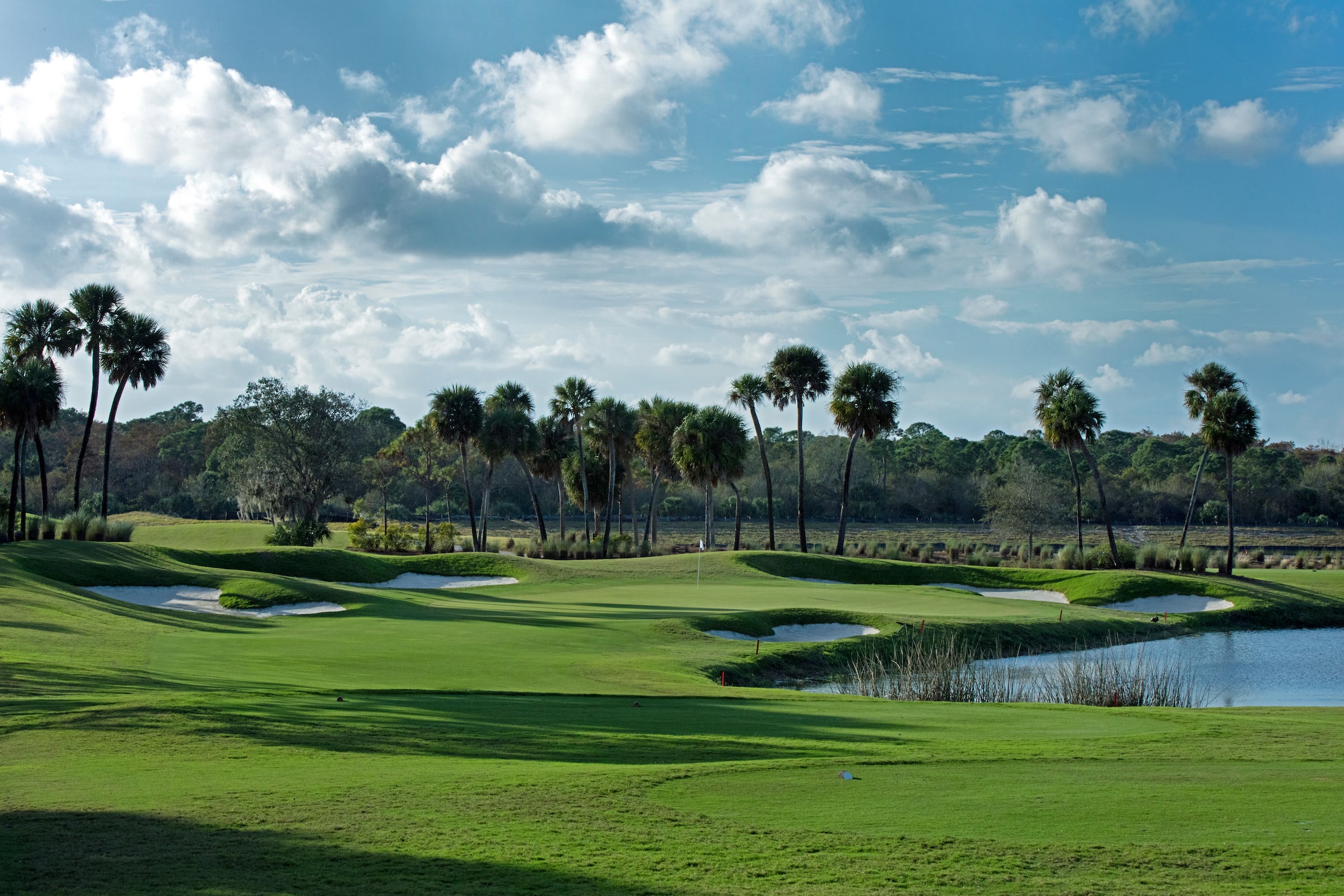 view of a golf course hole