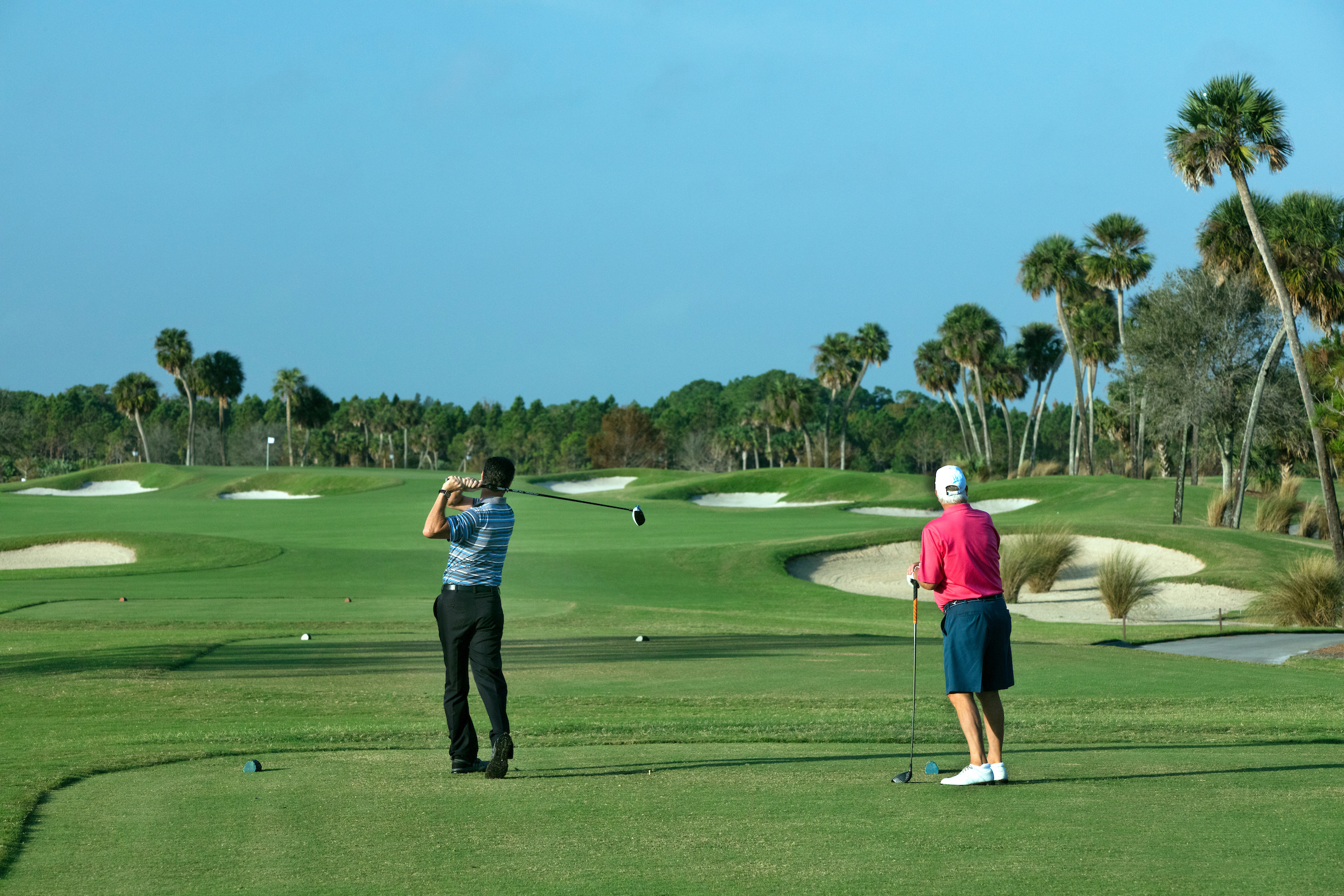 2 guys golfing