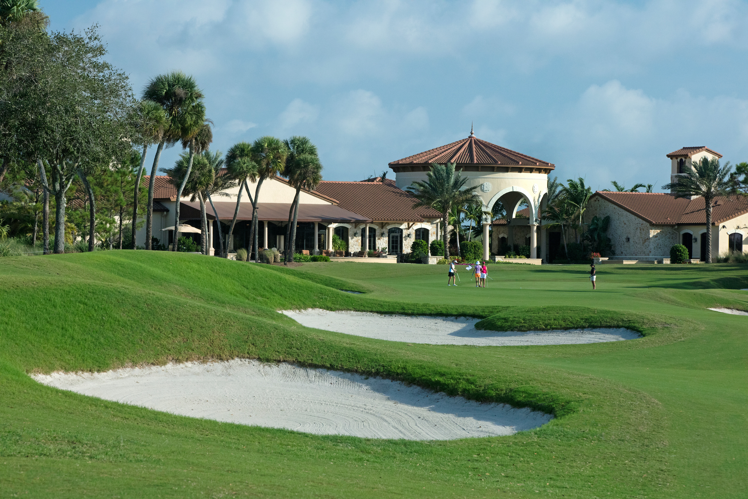 view of a golf course hole and clubhouse