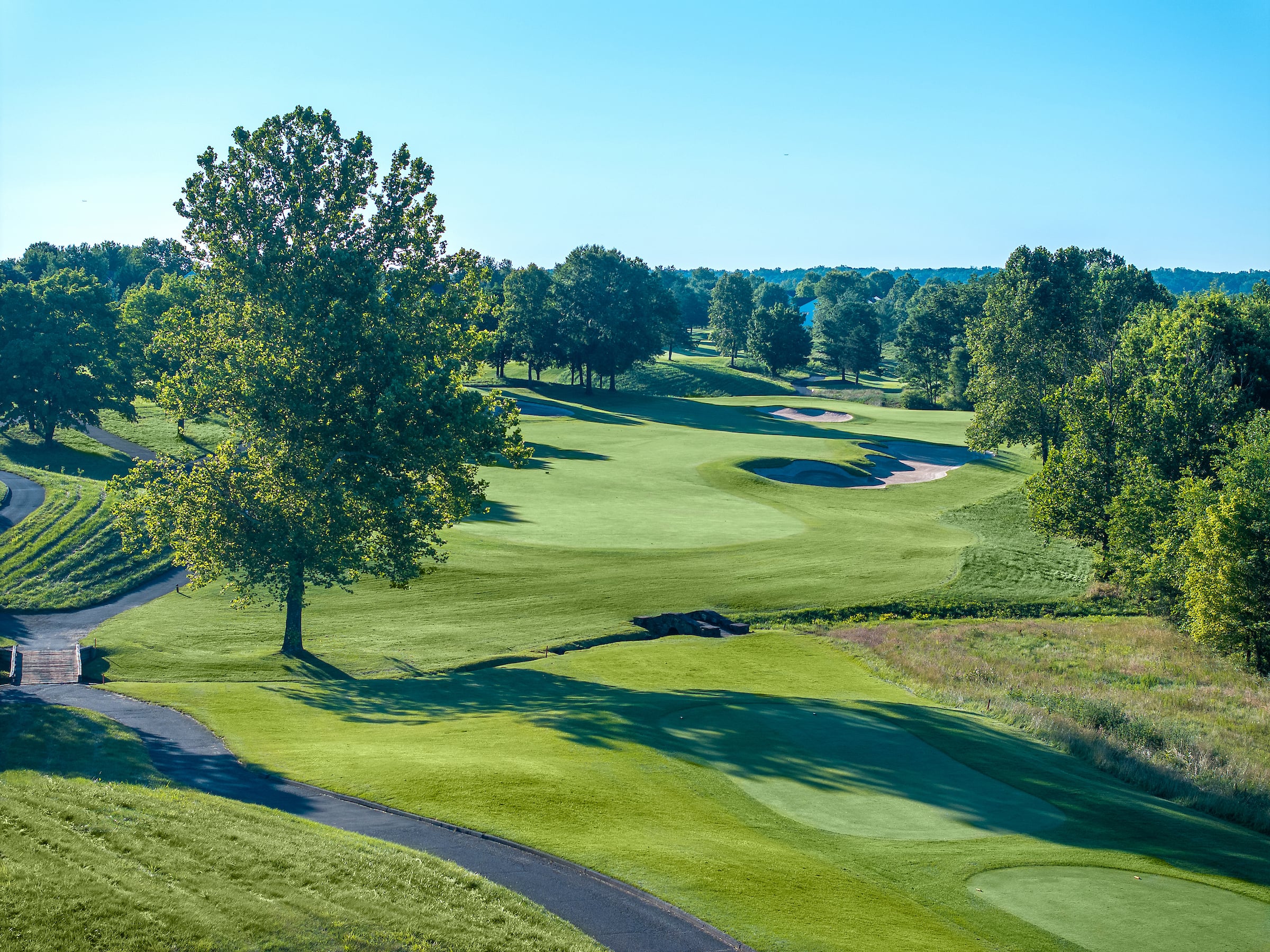 view of a golf course hole
