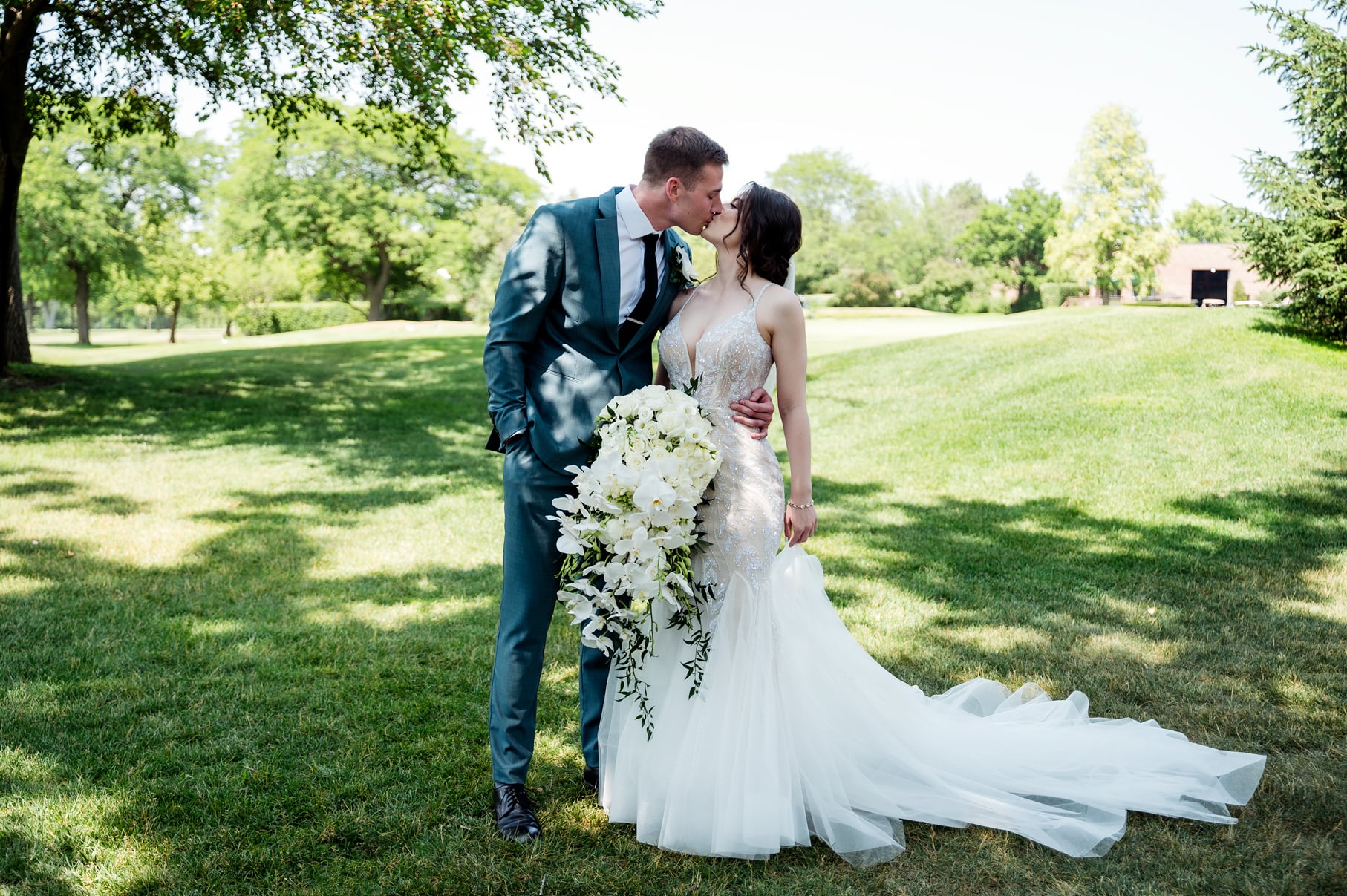 Bride & groom kissing