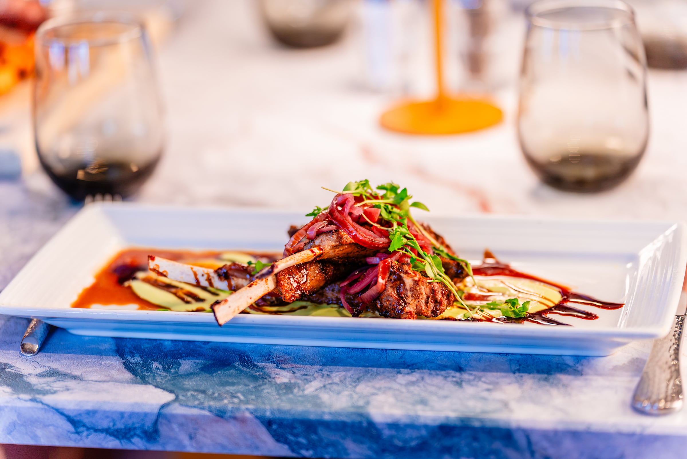 lamb chops with onion and cilantro