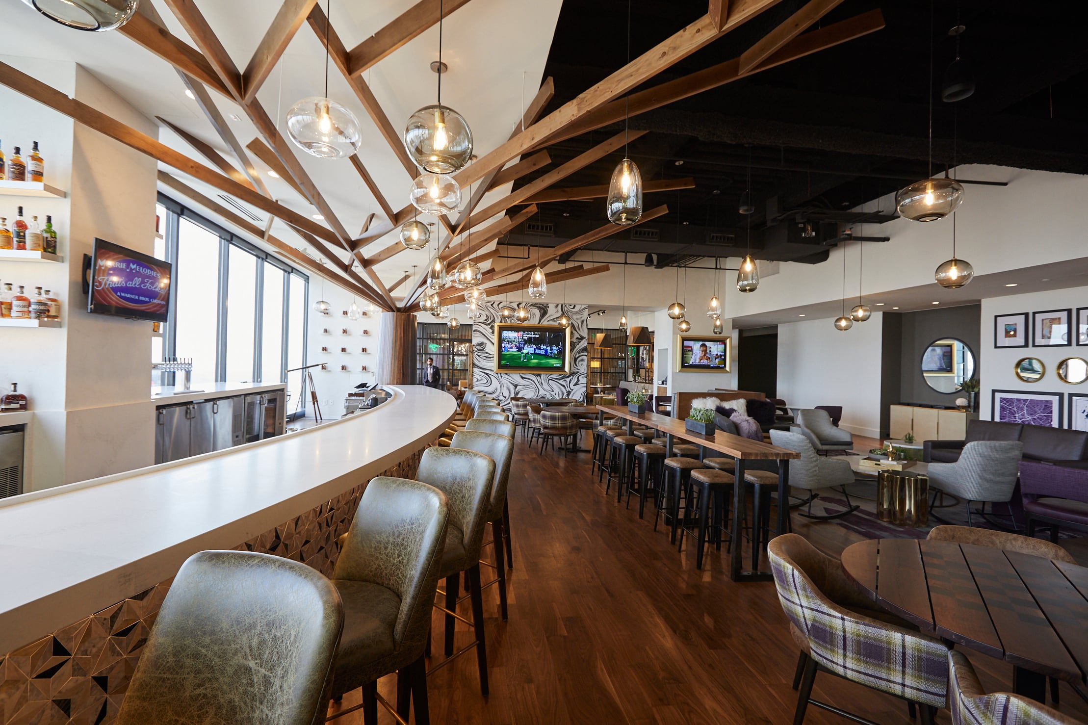 Tower Club Dallas Bar & Dining Area