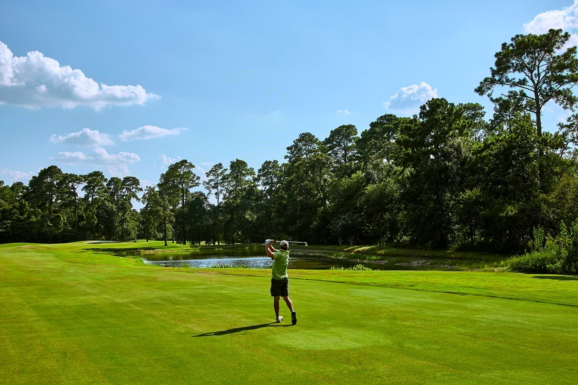 The Golf Trails Lake Windcrest - Golfer
