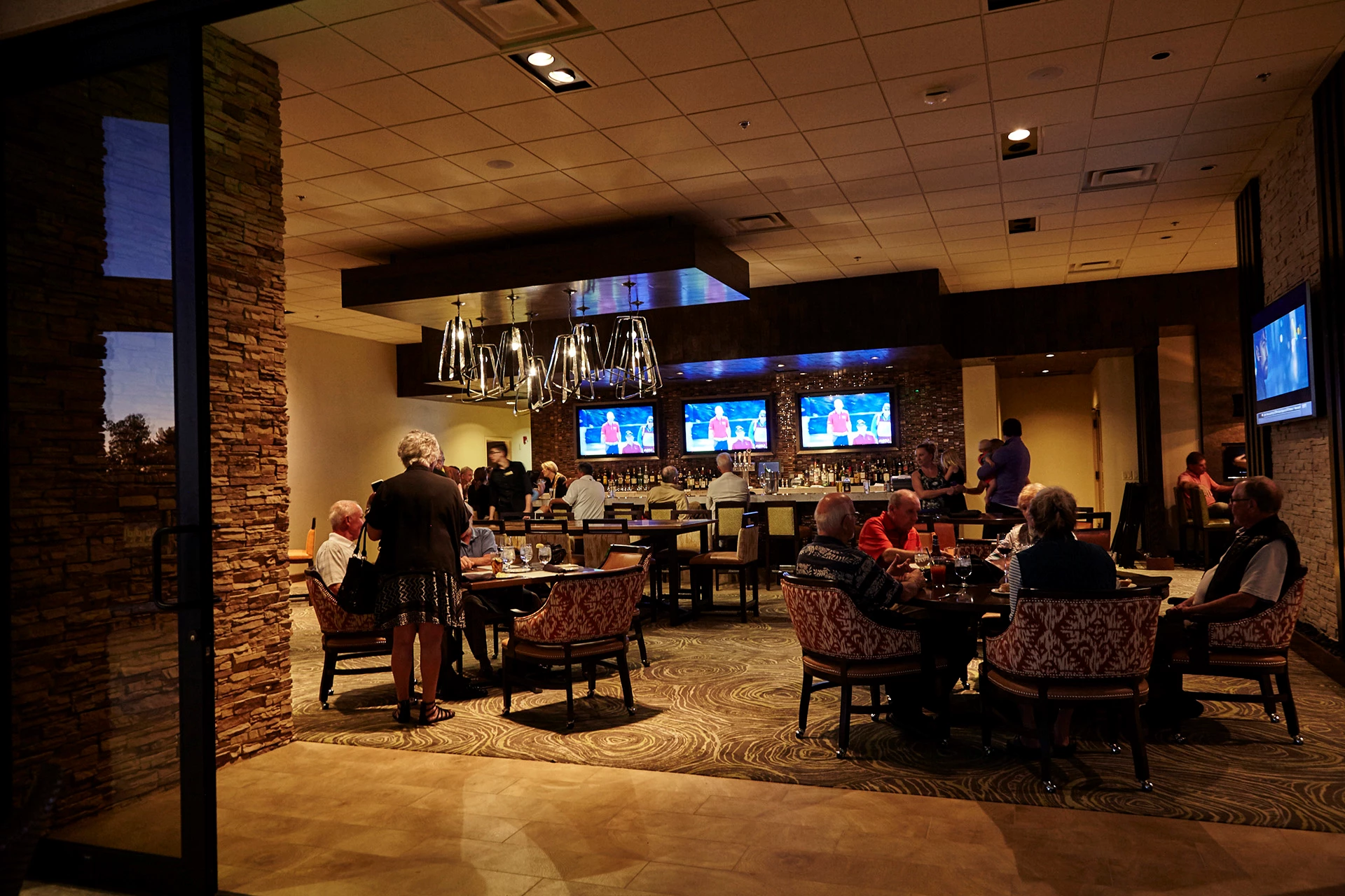 Oro Valley Country Club - Members in the bar