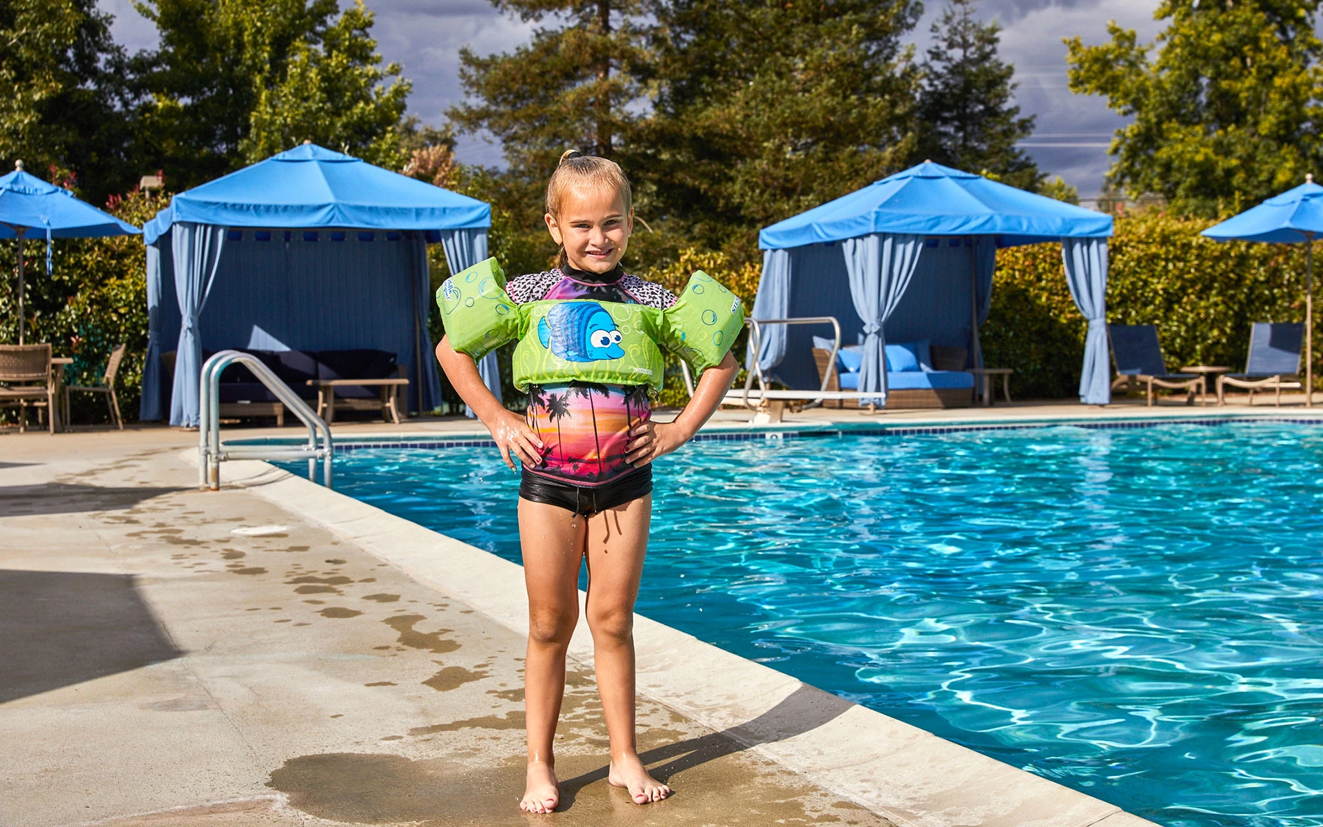 Santa Rosa Golf & Country Club - Girl at the pool